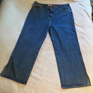 Pretty Little Thing Plus Size (US 22) Vintage Wash Split Hem Jeans